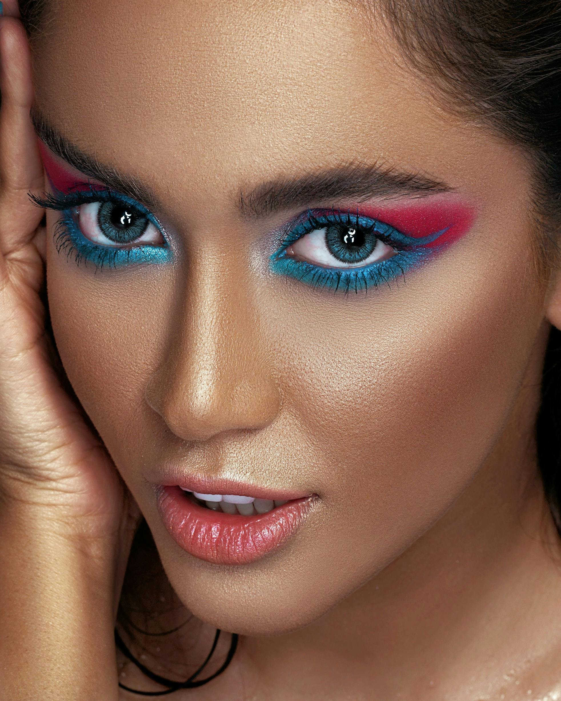 beauty-makeup-lady-colorful-eyes